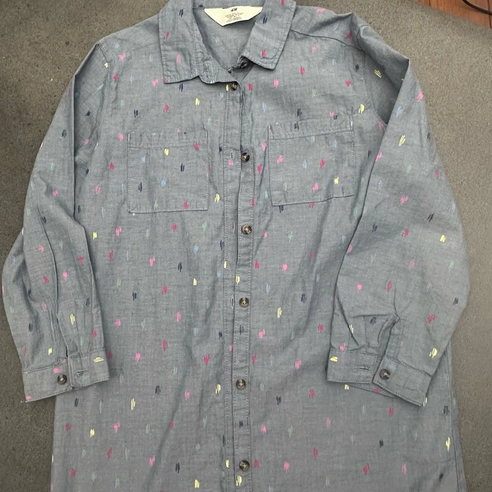 Patterned Button-Up Shirt - Picture 5 of 5